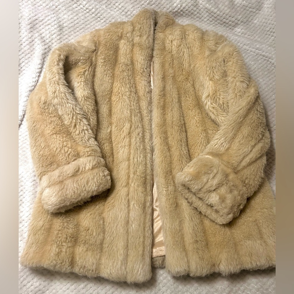 Faux fur coat / jacket